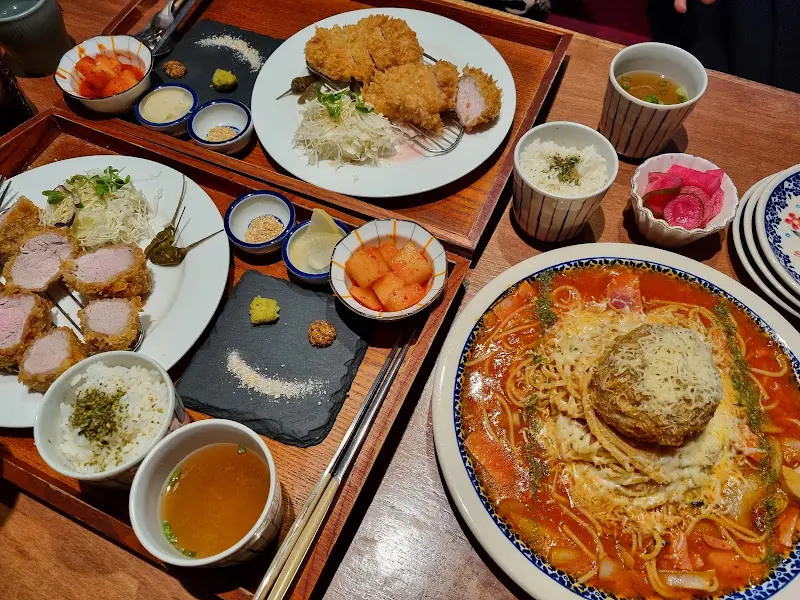 매콤 해물 빠쉐 파스타와 안심 카츠 정식