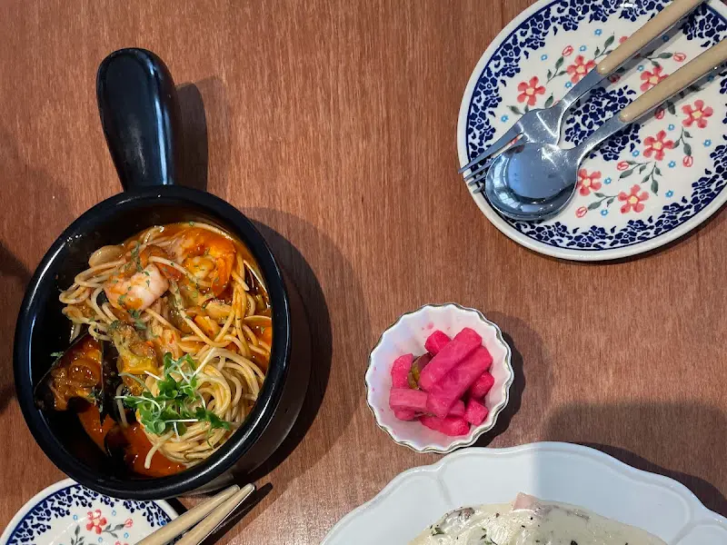 해물이 듬뿍 들어간 매콤한 빠쉐 파스타