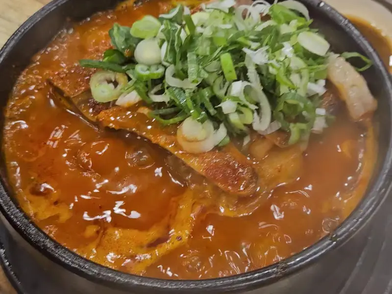 얼큰한 뼈해장국