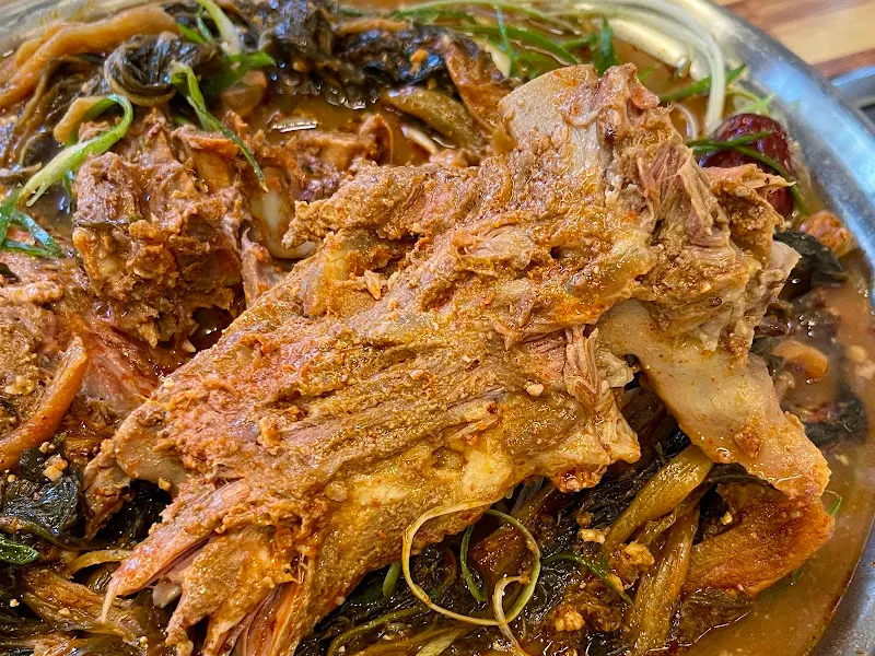 살코기가 가득 붙어있는 뼈