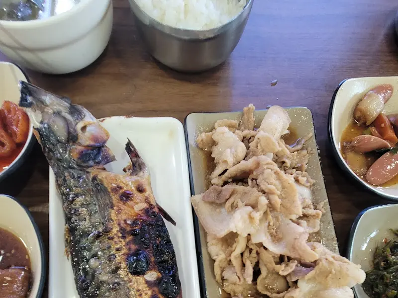 고등어구이와 돼지불고기