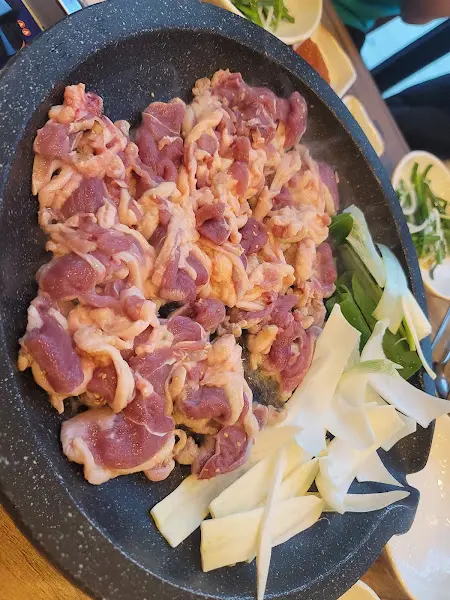 오리고기 굽는 모습