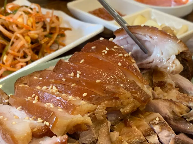 윤기가 흐르는 족발