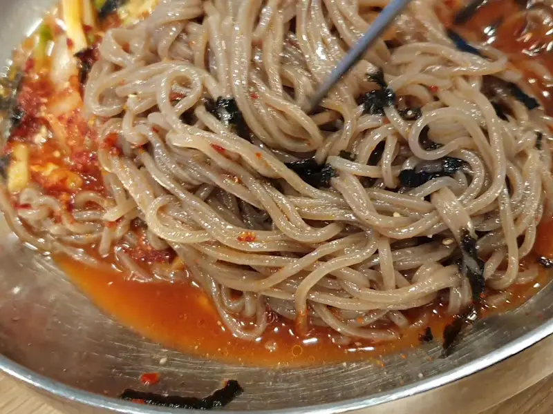 탱탱한 면발의 막국수