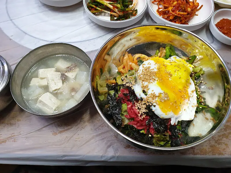 정갈하게 담긴 밑반찬