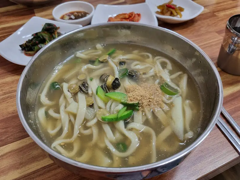 따개비 칼국수 한상차림