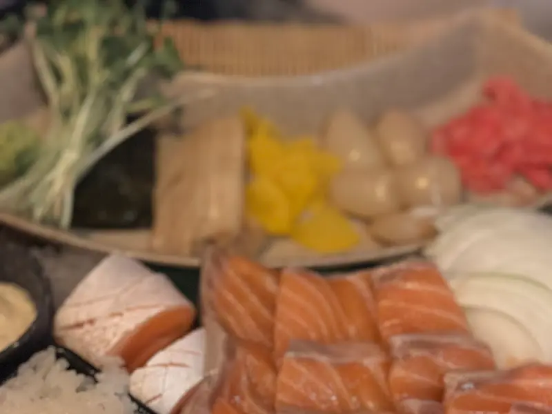 신선한 숙성회 모듬의 클로즈업 샷