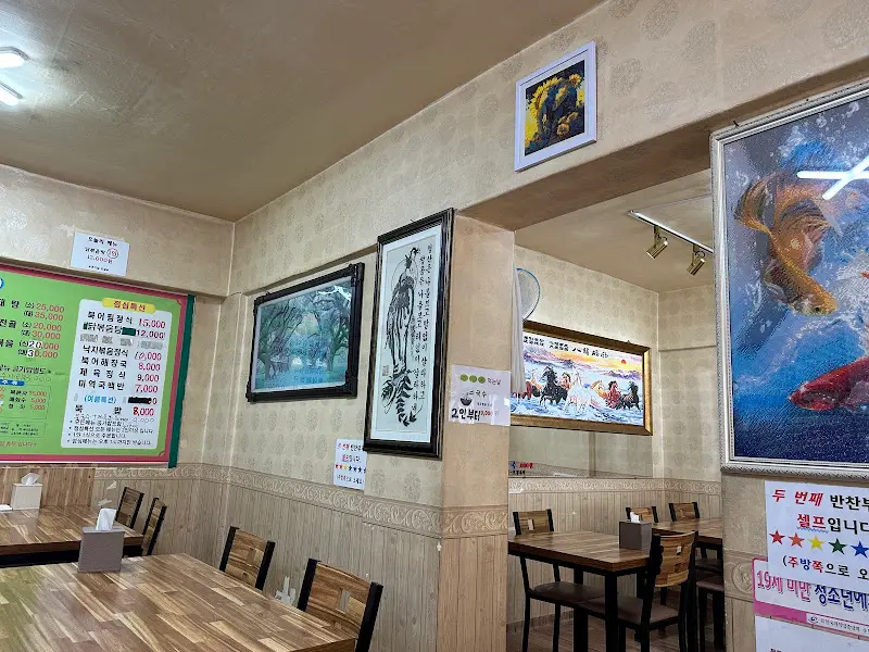 가게 내부는 소박하지만 정겨운 분위기가 느껴졌다.