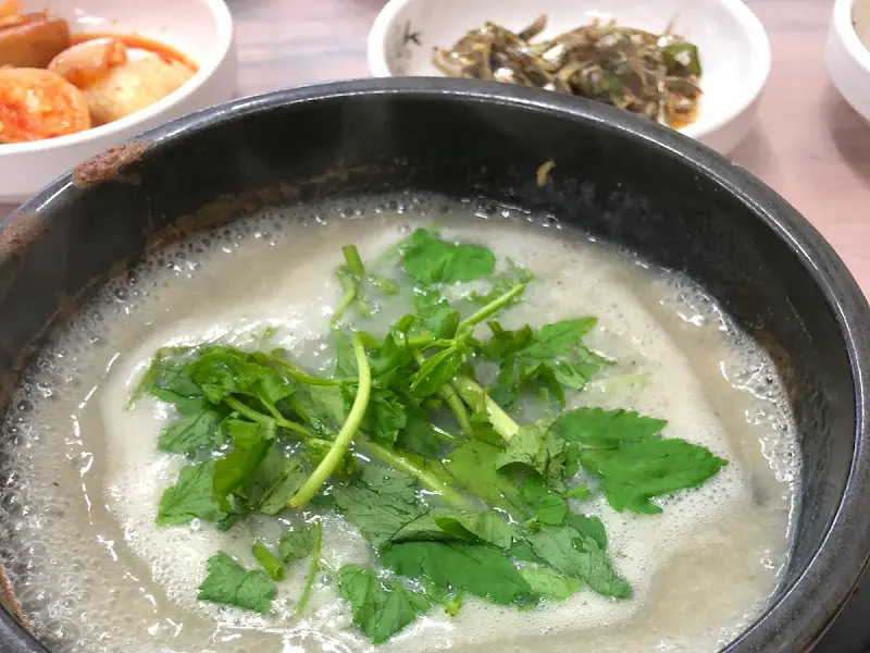 쫄복탕에 올려진 채소