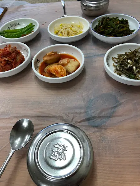 밑반찬 전체샷