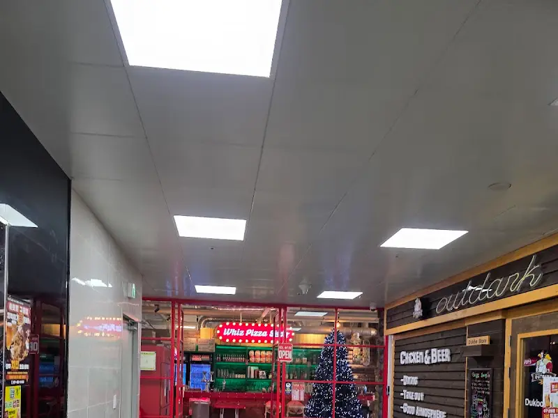 위즈피자샵 내부