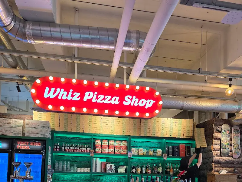 위즈피자샵 간판