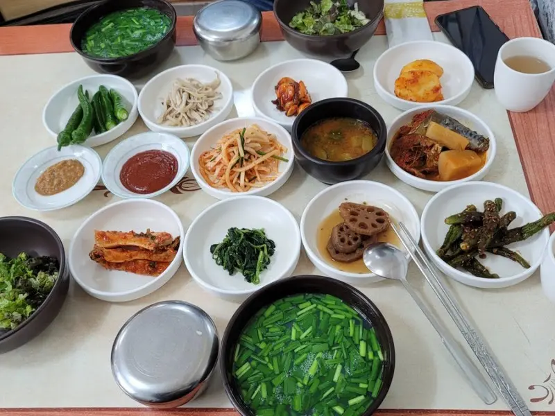 푸짐한 밑반찬 한 상 차림