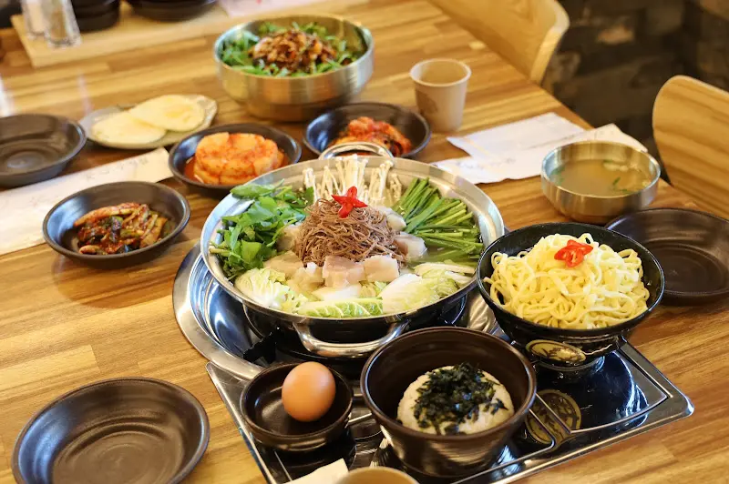 소고기 국수와 밑반찬