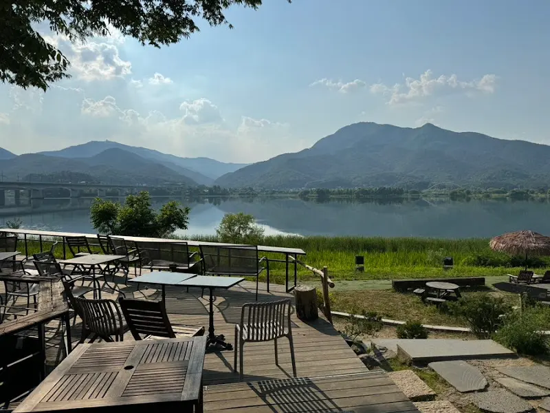 카페 수수 외부 테라스