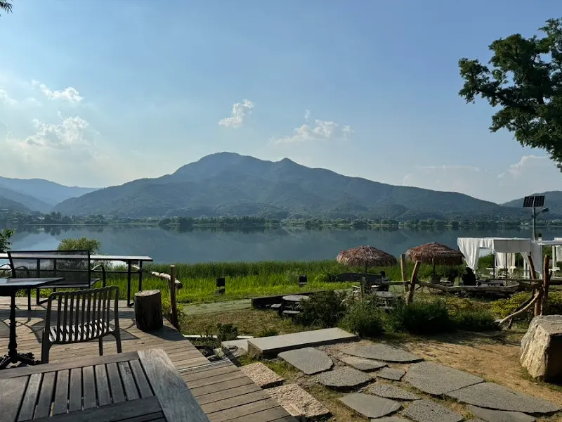 카페 수수 외부 테라스