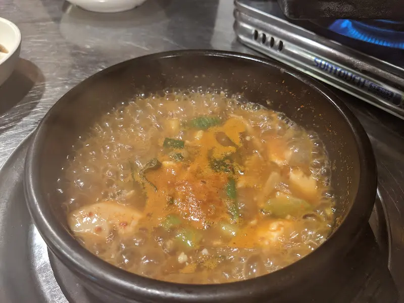 보글보글 끓는 순두부된장찌개