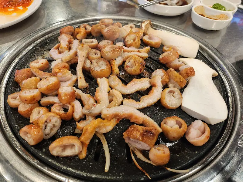 노릇노릇하게 구워진 막창