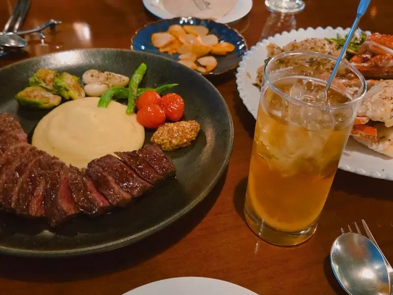 스테이크와 음료