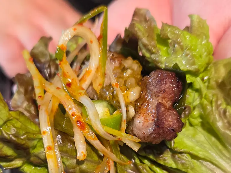 쌈 채소에 싸 먹는 삼겹살