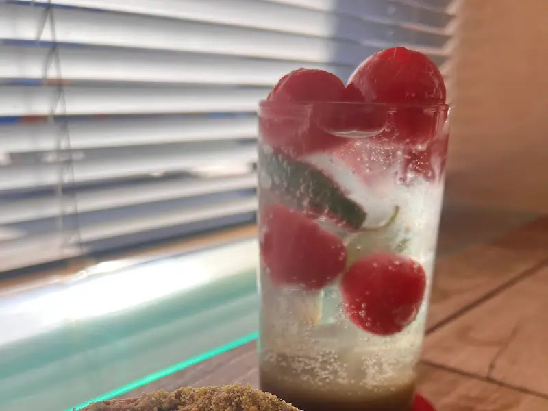 토마토 바질 에이드와 마들렌