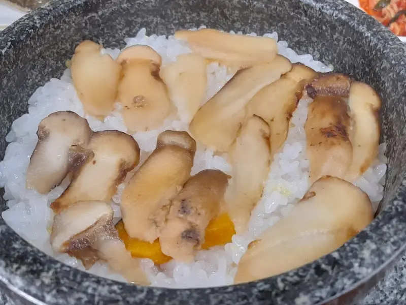 엄나무송이돌솥밥