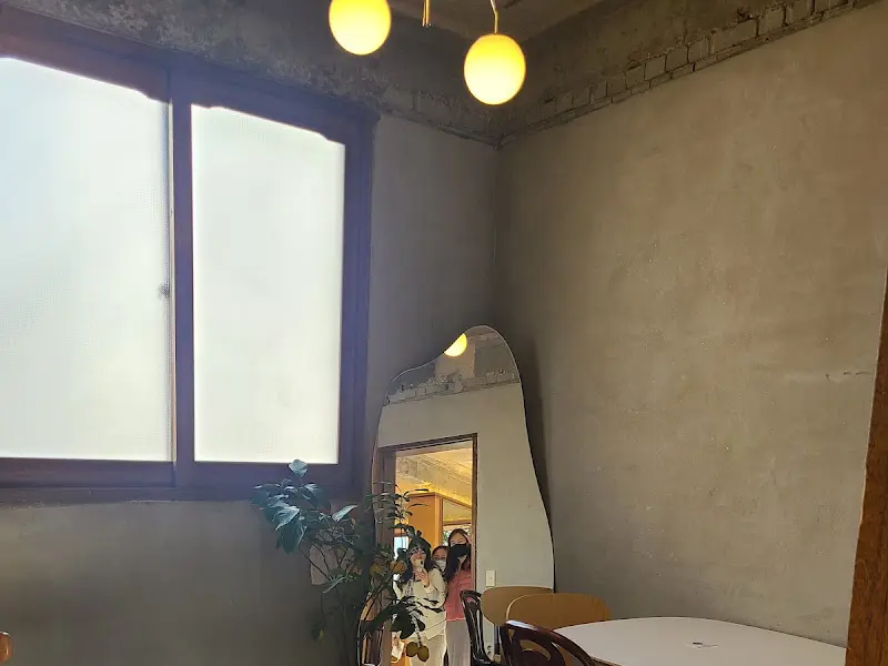 카페 내부의 앤티크한 분위기