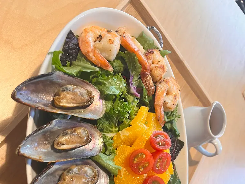 새우관자 샐러드의 클로즈업 샷