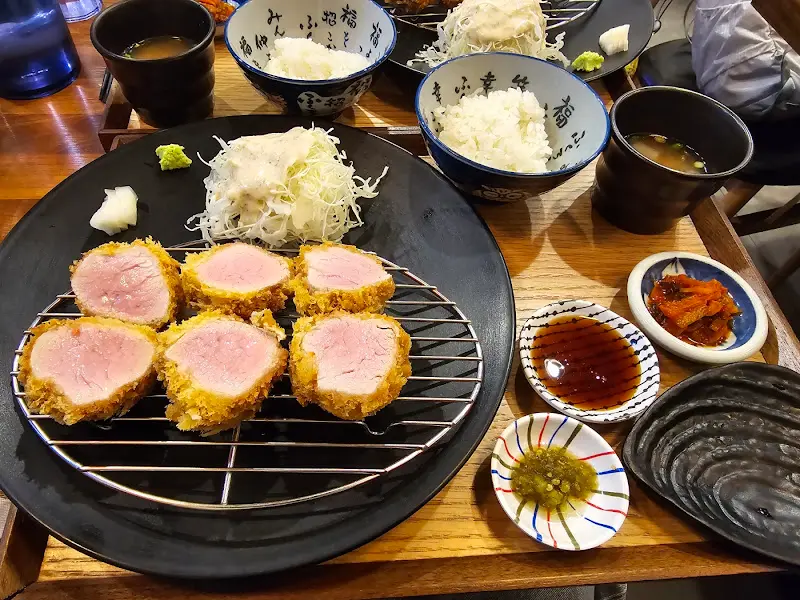 모듬카츠 전체 상차림