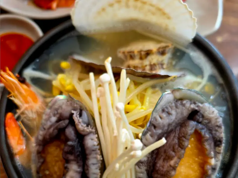 전복해물뚝배기 근접샷