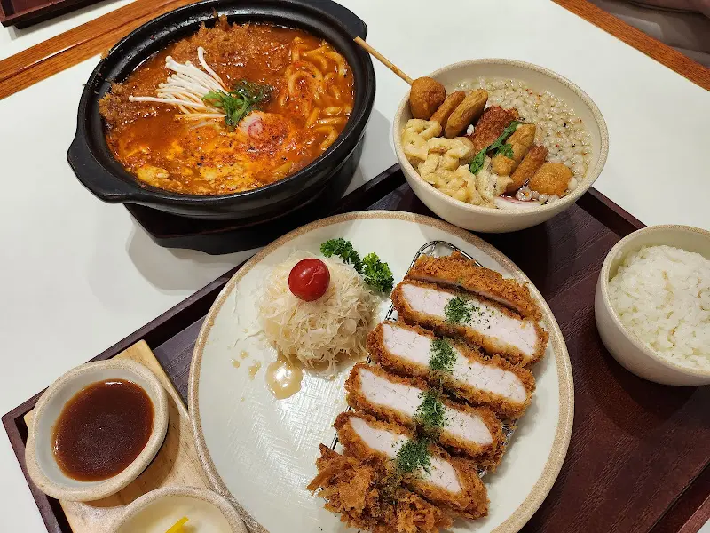 정갈한 돈까스 한 상 차림