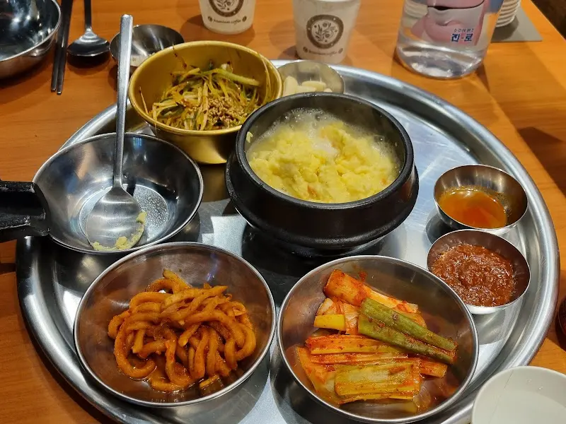 다양한 곁들임 메뉴