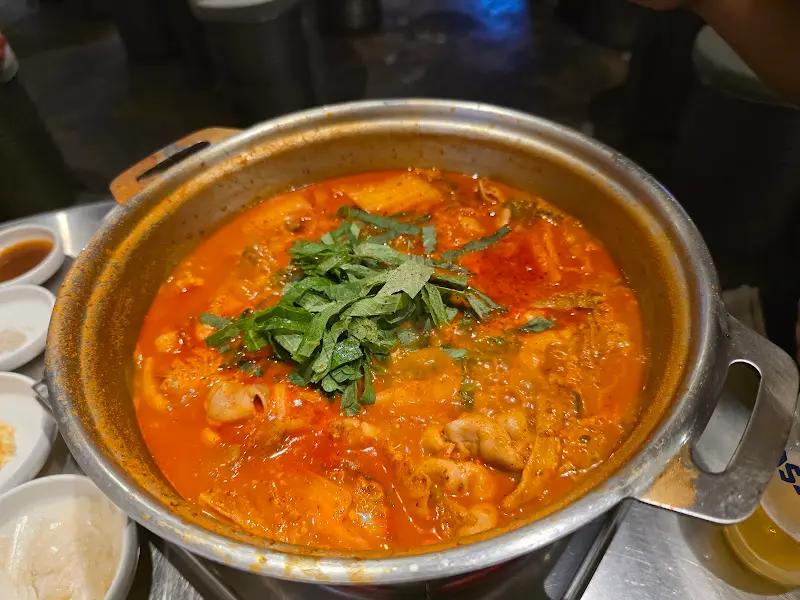 칼칼한 곱창 전골
