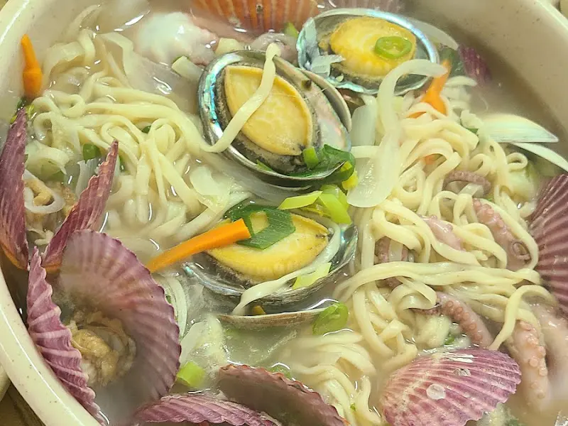 푸짐한 해물칼국수