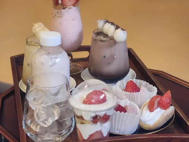 딸기 디저트 한 상 차림