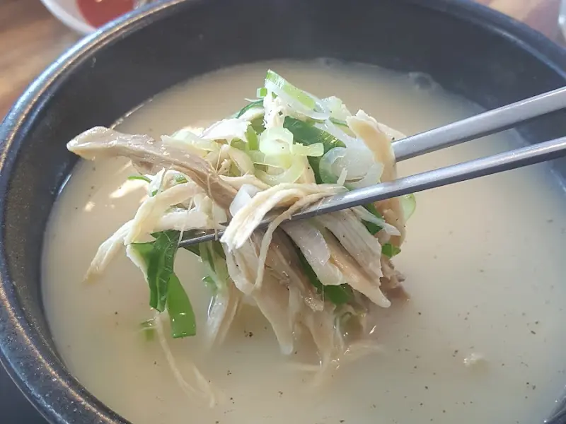 닭곰탕 속 닭고기