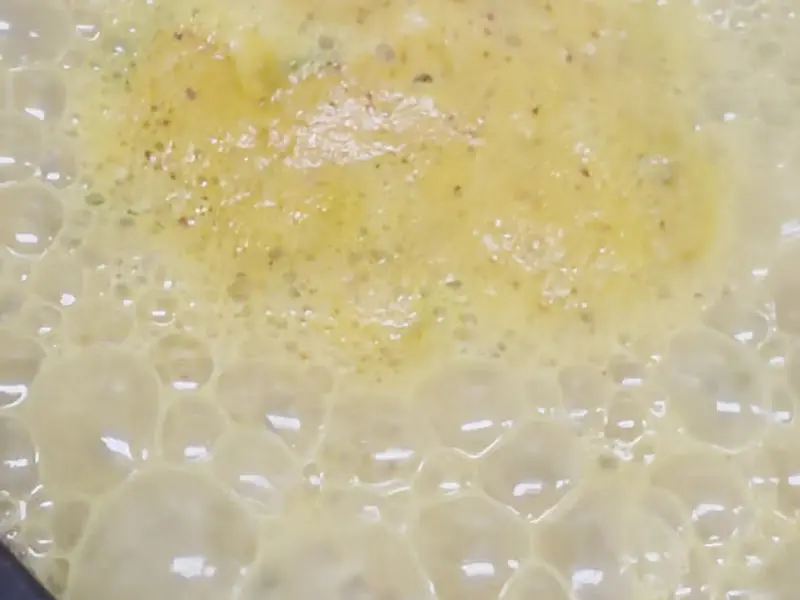 보글보글 끓는 청국장 국물