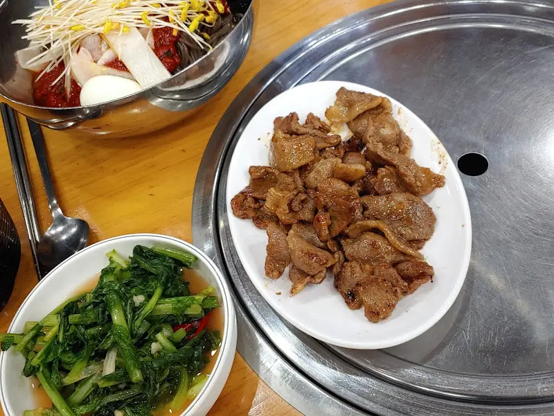 비빔메밀과 돼지 불고기