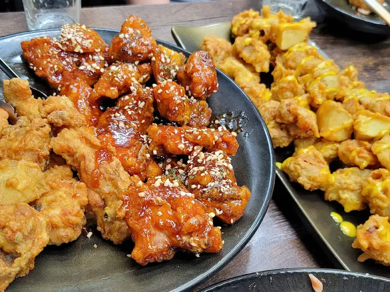 행복통닭 간마늘치킨과 양념치킨의 환상적인 비주얼