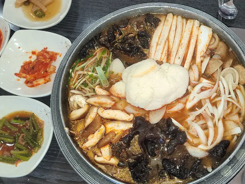 보글보글 끓는 버섯전골