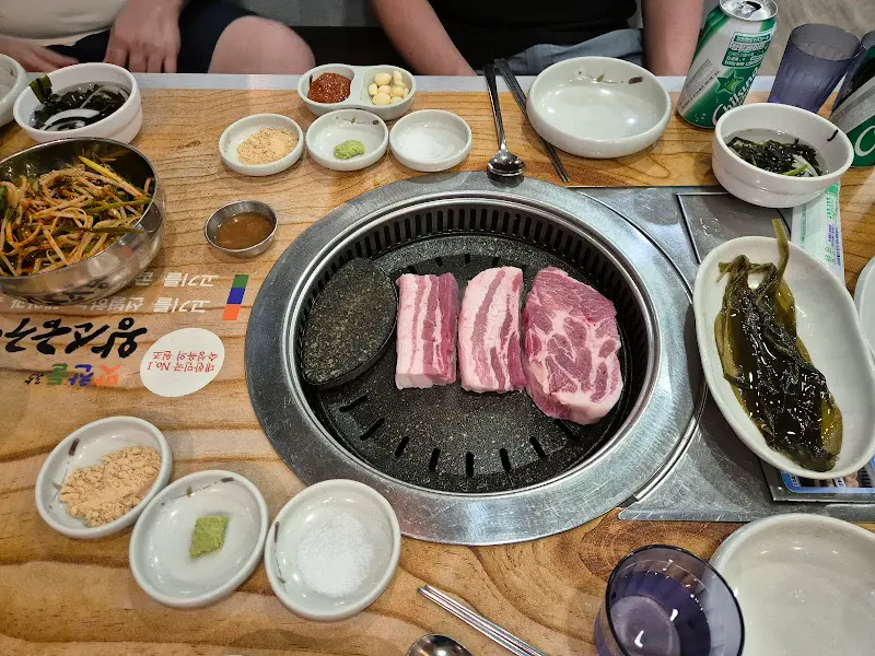 맛찬들 왕소금구이 한 상 차림