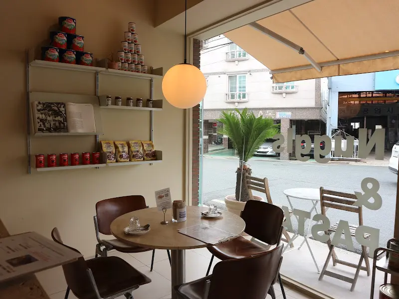 너글스 내부 인테리어