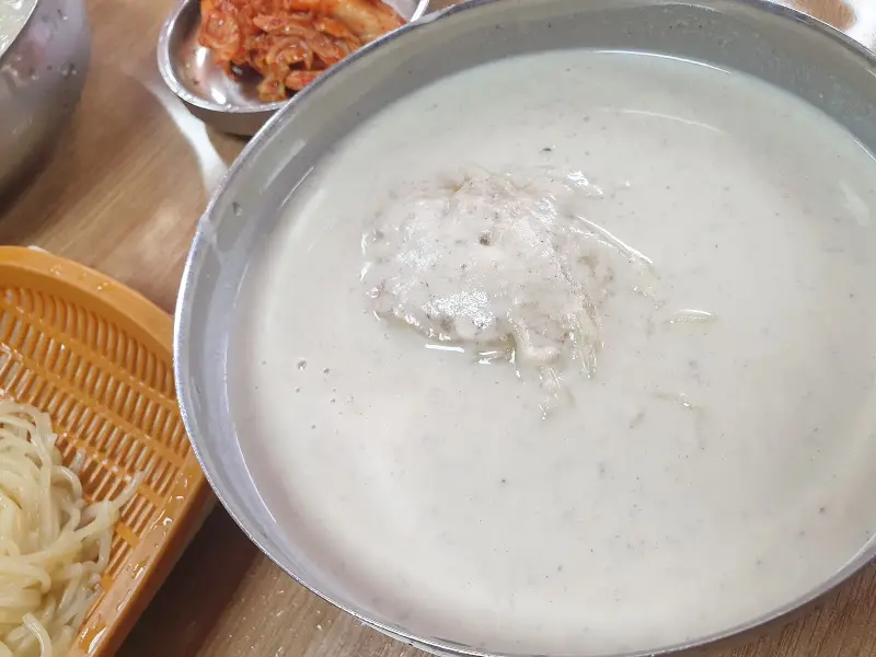 대성콩물 콩국수 근접샷