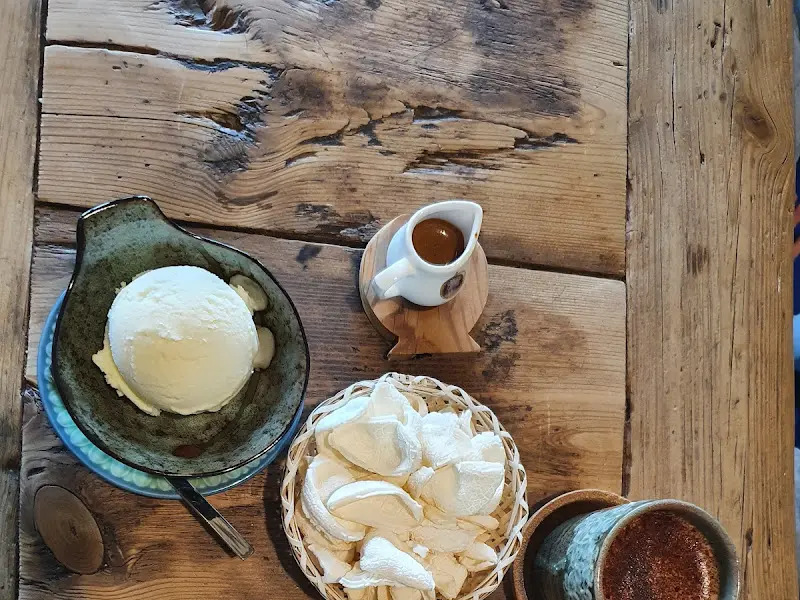 뜰아래 내부 모습