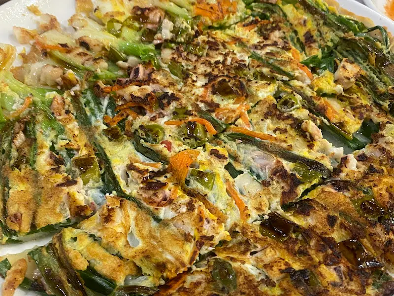 다채로운 색감과 신선함이 돋보이는 부침개