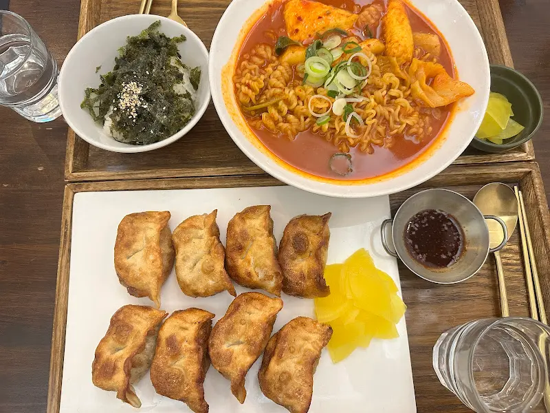 만두와 떡볶이 세트