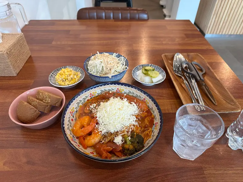 나폴리탄 파스타와 반찬 전체샷