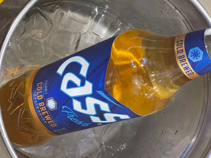 얼음 양동이에 담긴 맥주