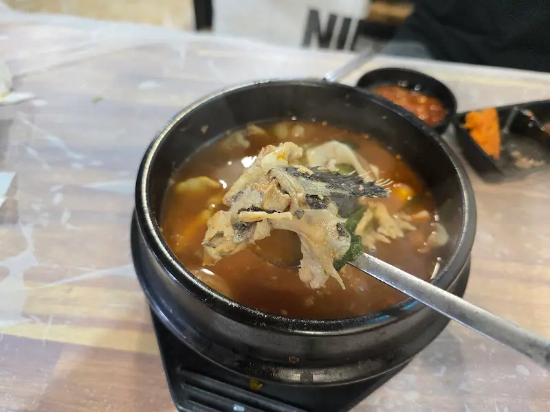 얼큰하고 시원한 뼈 매운탕
