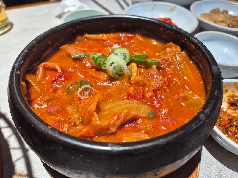 얼큰하고 시원한 김치찌개